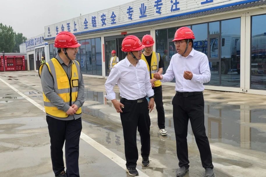 公司黨委書(shū)記、董事長(zhǎng)高學(xué)武到啟動(dòng)區(qū)項(xiàng)目檢查指導(dǎo)工作.jpg